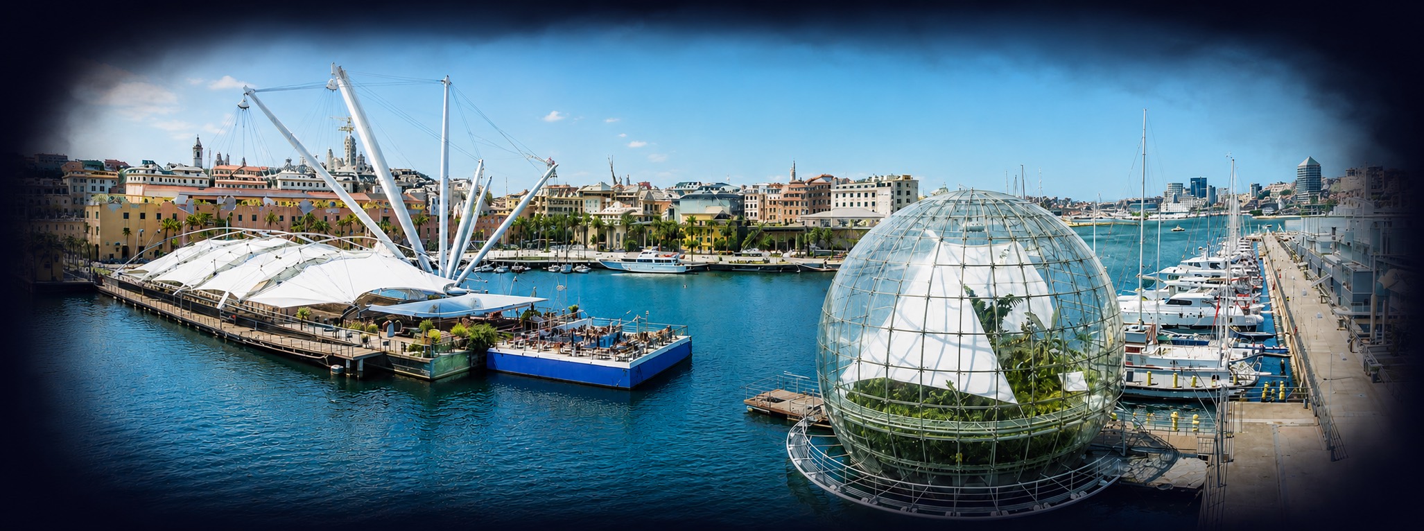 Vista dall'alto del Porto Antico di Genova con Bigo e Biosfera Vista dall'alto del Porto Antico di Genova con Bigo e Biosfera
